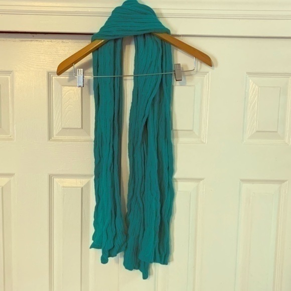 Old Navy Green knit Scarf - Picture 1 of 4